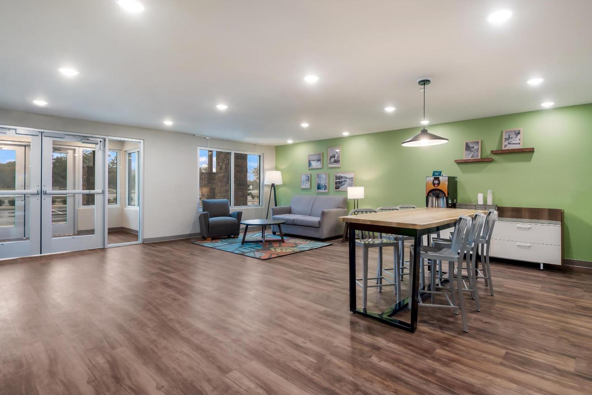 Woodspring Suites Tampa Airport North Veterans Expressway Exterior photo