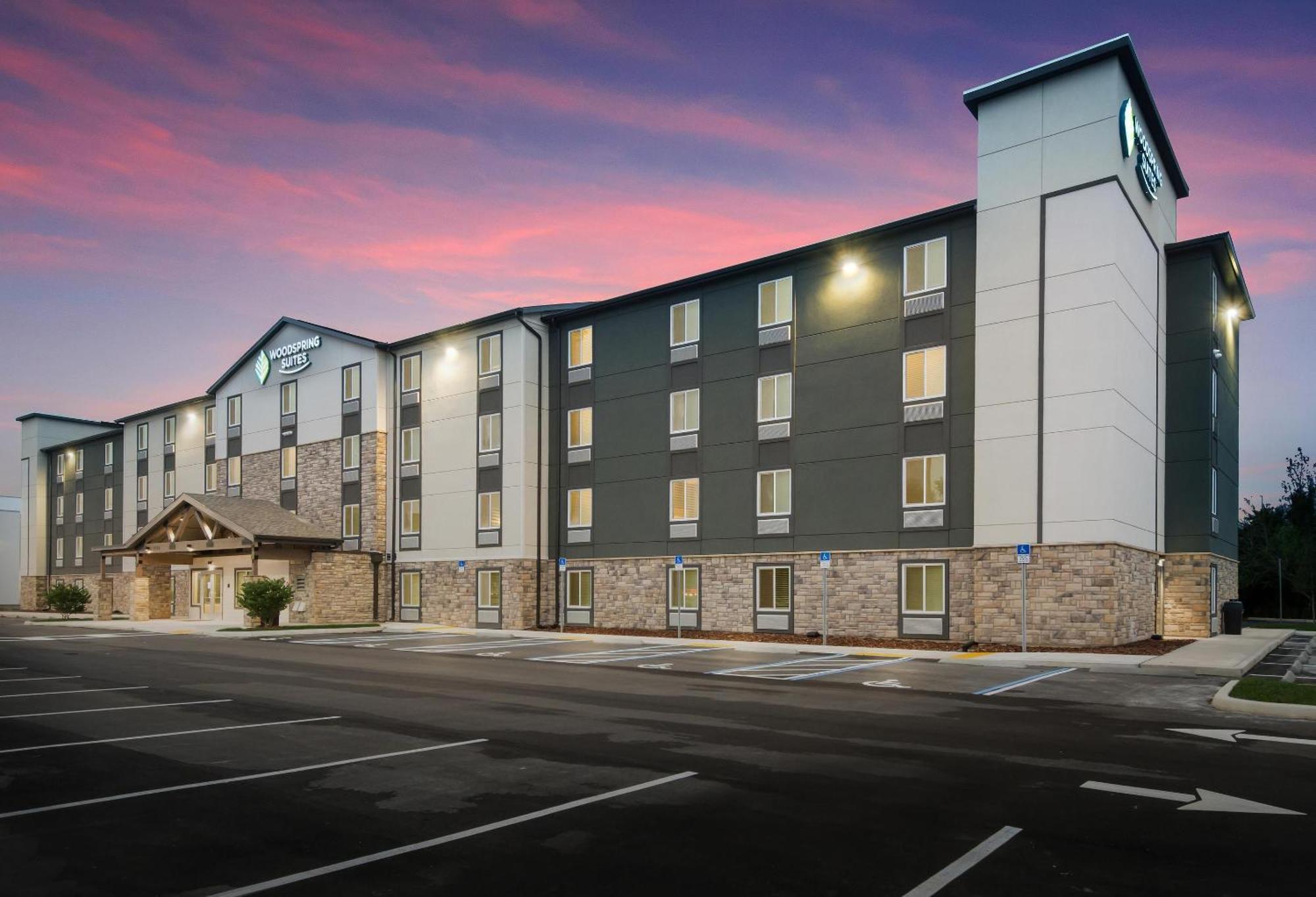 Woodspring Suites Tampa Airport North Veterans Expressway Exterior photo